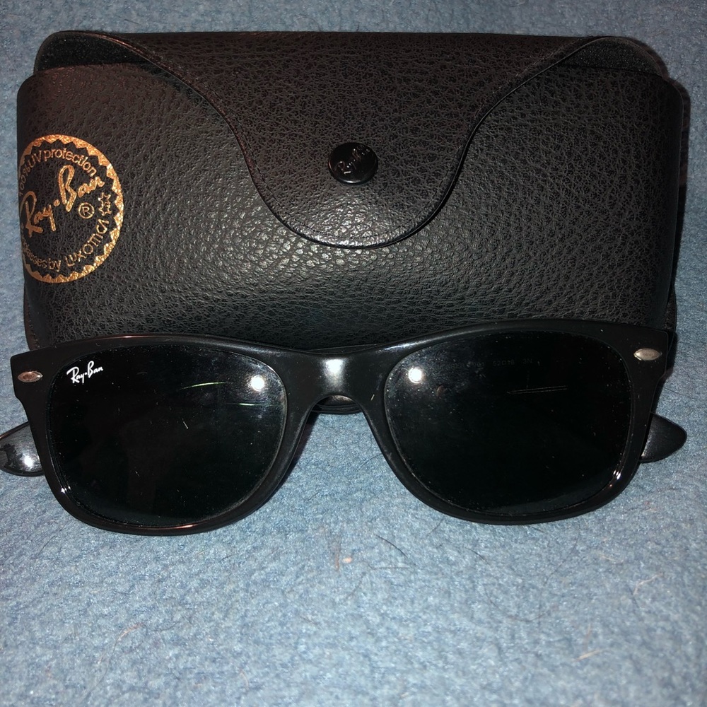 Authentic Ray Ban sunglasses with case. - Picture 3 of 5